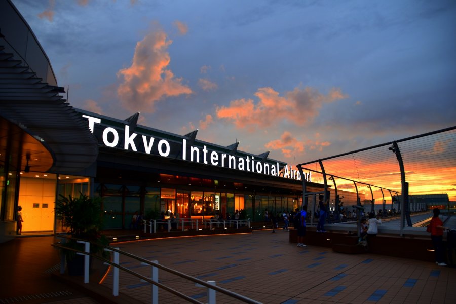 Senja di Bandar Udara Haneda