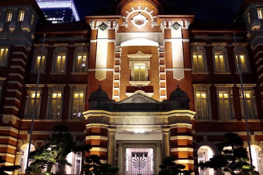 Stasiun Tokyo di Malam Hari