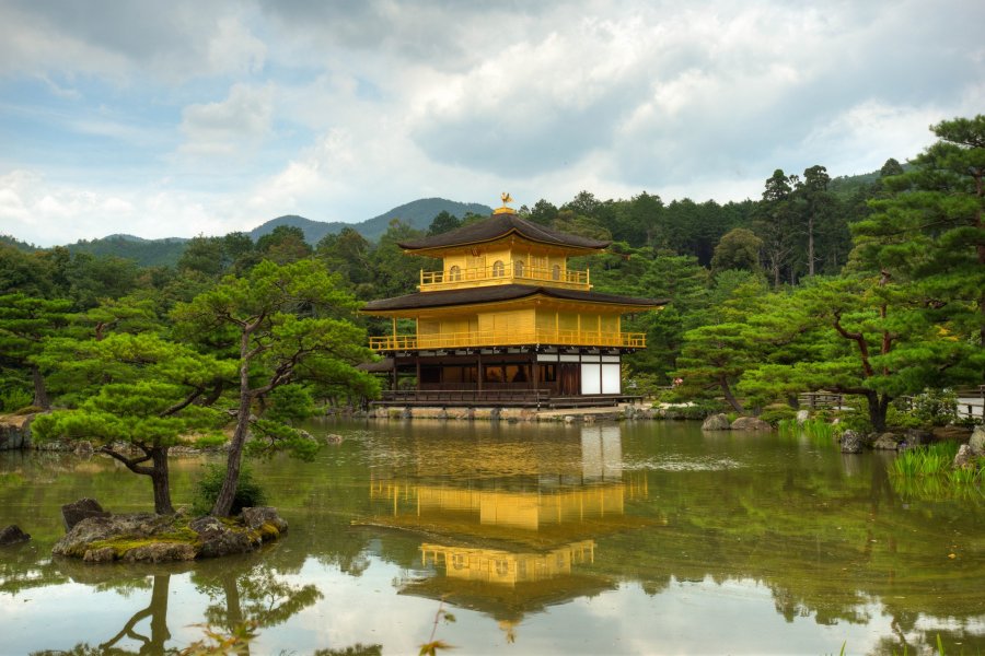Kuil Kinkakuji Pada Musim Panas