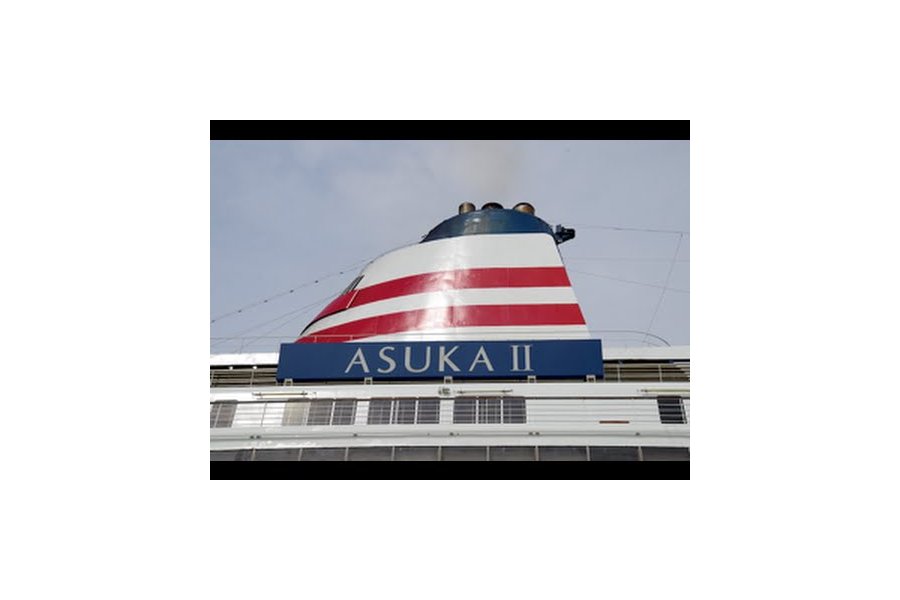Kapal Pesiar Asuka II di Yokohama