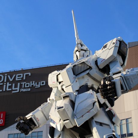 Patung Gundam Unicorn di Odaiba Patung Gundam Unicorn di Odaiba