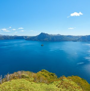 Thumbnail for Lake Mashu in autumn