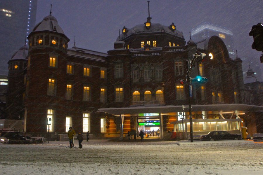 Stasiun Tokyo Berselimu Salju